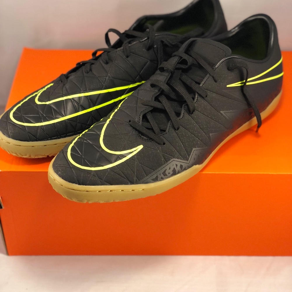 Nike Men’s HyperVenom Phelon II IC Indoor Soccer - Picture 4 of 5